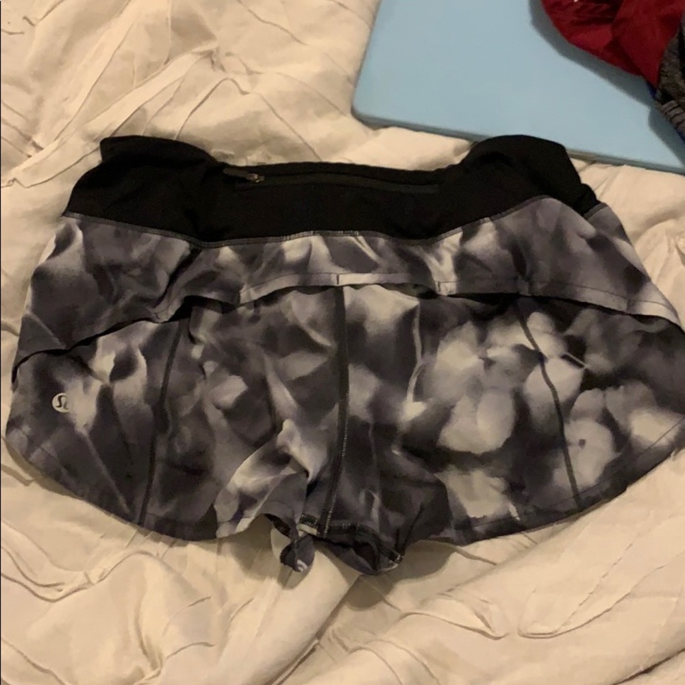 Lululemon speed up shorts 2.5”